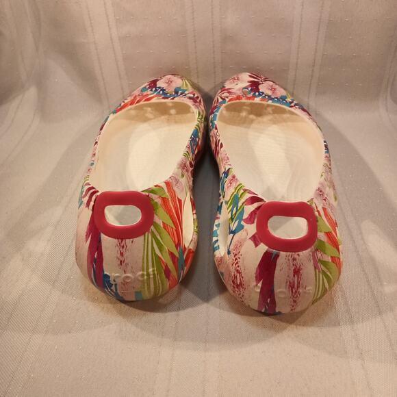 Crocs Women’s Floral Print Slip-On Flats – Size 7 - Picture 3 of 6